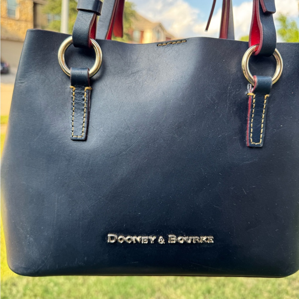 Dooney & Bourke 🌺 HOST PICK 🌺 Montecito Briana Navy and Red Shoulder Bag